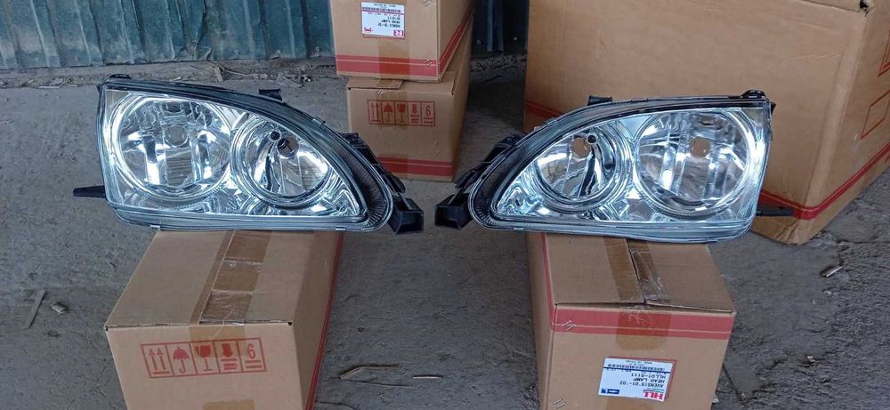 Фара на Toyota Avensis 2000- \ Тойота Авенсис 2002