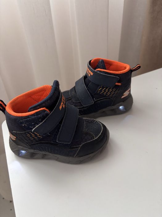 Vand adidasi skechers marimea 23