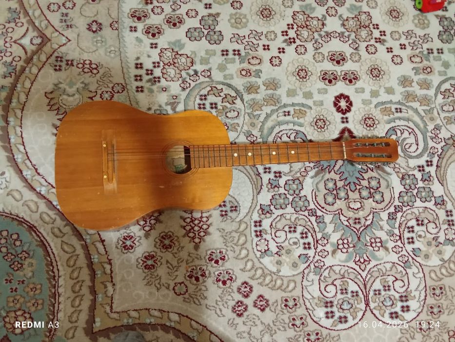 Продам гитару.уy