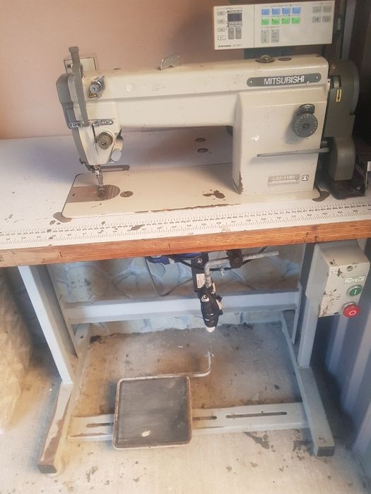 Vând mașină de cusut MITSUBISHI