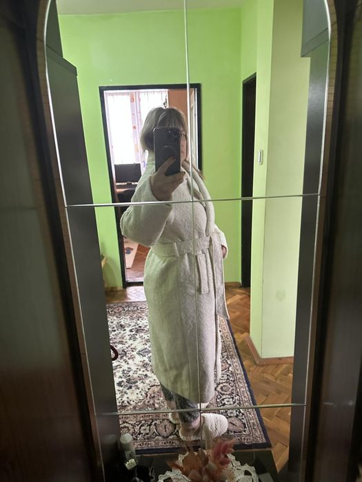 Ново палто AMISU