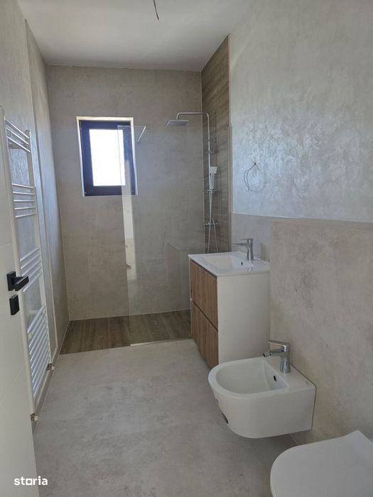 Casa individuala de tip P in suprafata de 90 mp. si teren 370 mp., Alb