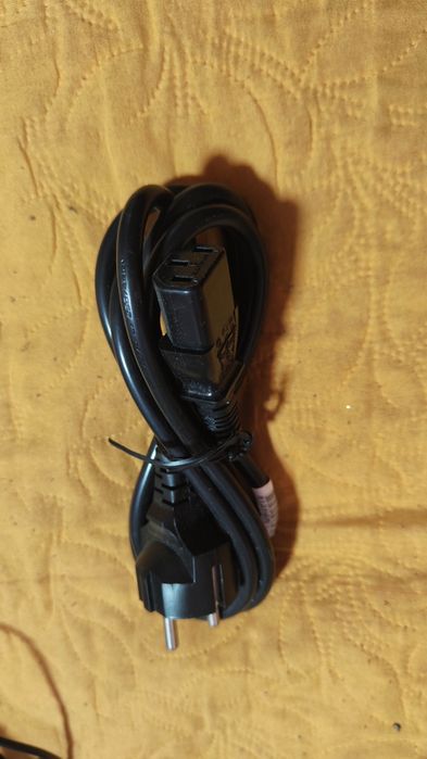 Захранващ кабел за компютър