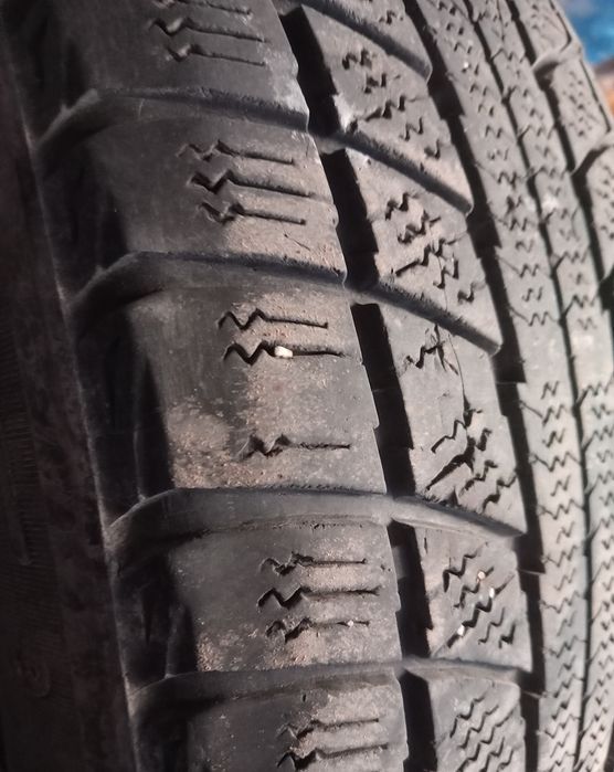 Шины зимние 2 штук