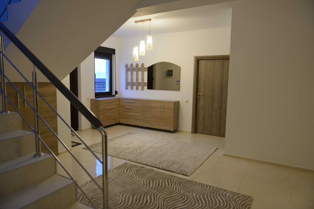 Proprietar inchiriez vila de lux 240 mp in cartierul Padurea Baneasa