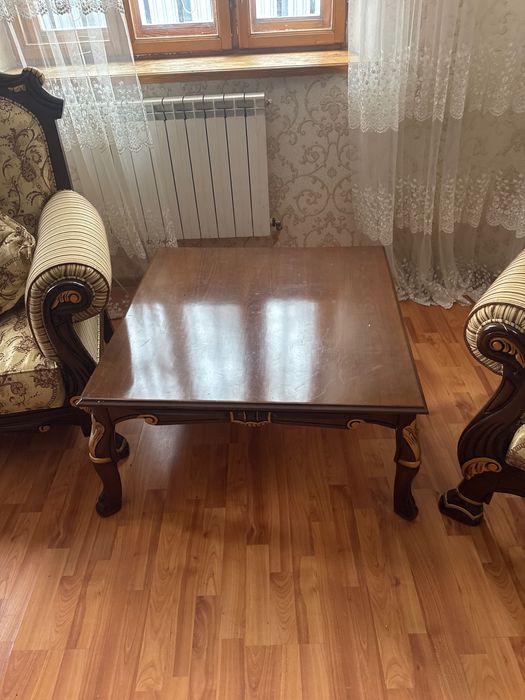 Диван, кресло, столик