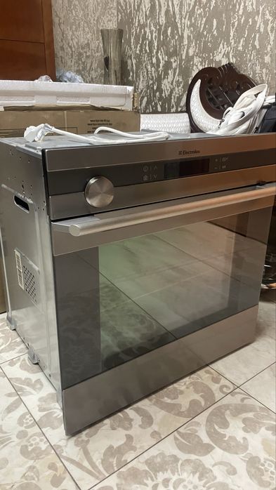 Духовка Electrolux