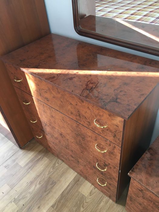 Спальный гарнитур