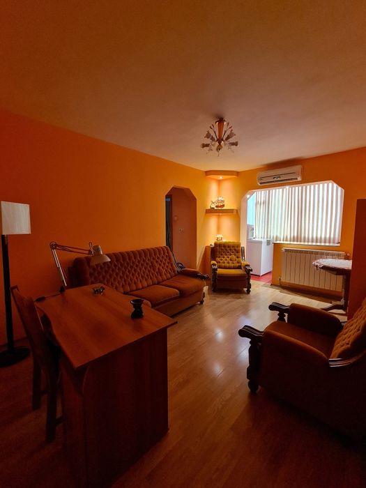 Apartament 4 camere semidecomandat