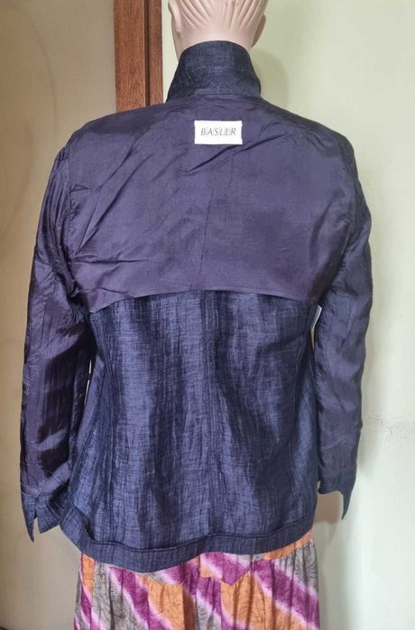 Sacou Basler, 86% in, 14% poliamida, captusit cu acetat, marimea M