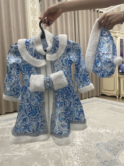 Костюм снегурочки 5-6 лет на прокат,есть домтавка за доп плату