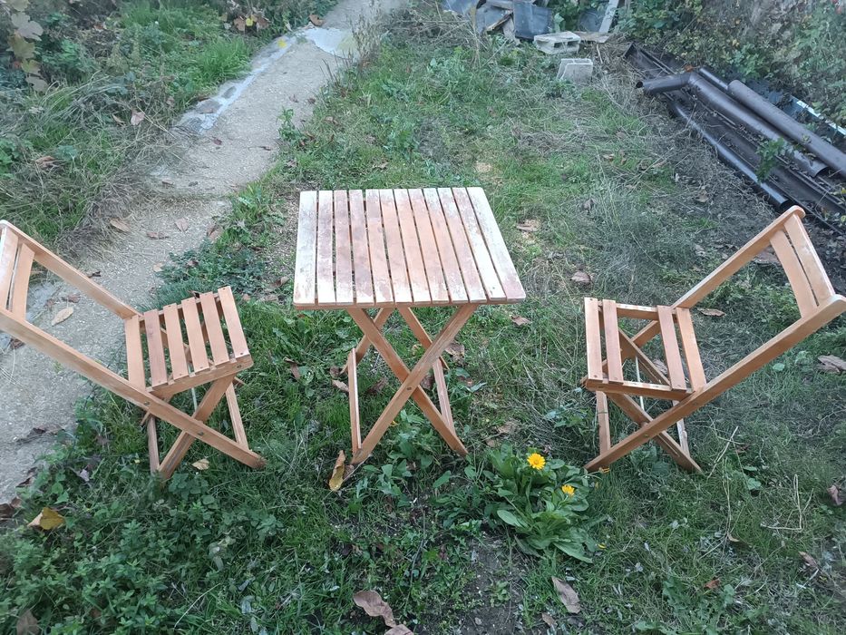 Столове метални и дървени с масичка