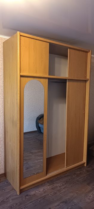 Шкаф купе с зеркалом