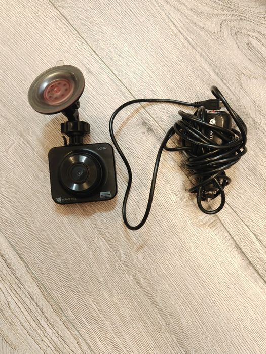 Vand camera auto Navitel  R 200