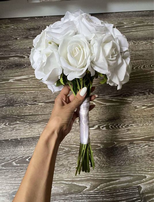 Сватбен букет бели рози