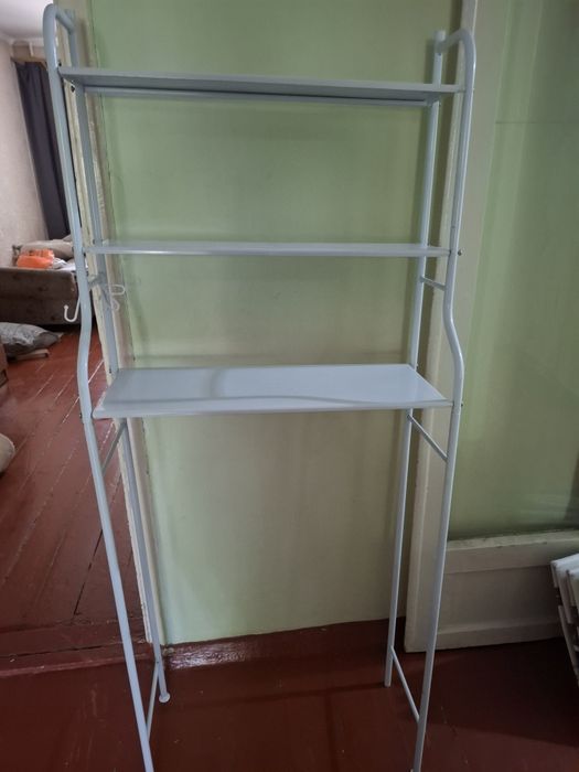 Продам стеллаж для  машинки