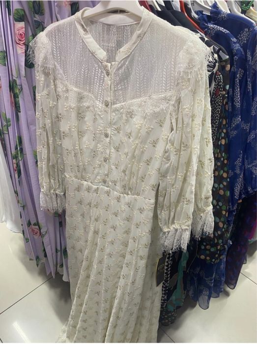 Платья вечерние