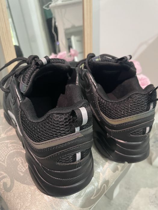 Dior b22.
