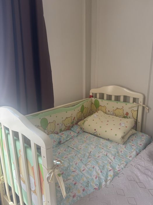 Детская кровать с механизмом качания