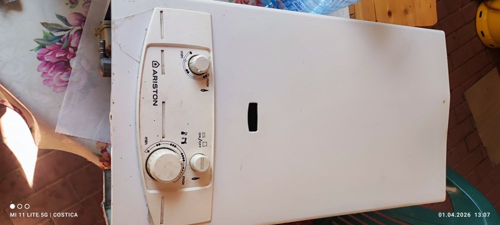 Instant pe gaz Ariston 11l