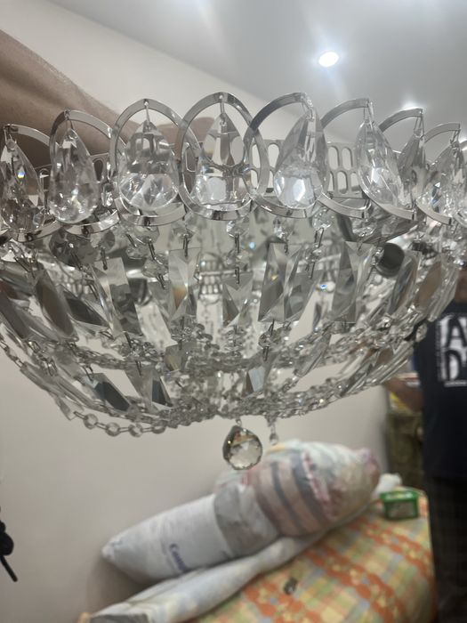 Продам люстру хрустальную