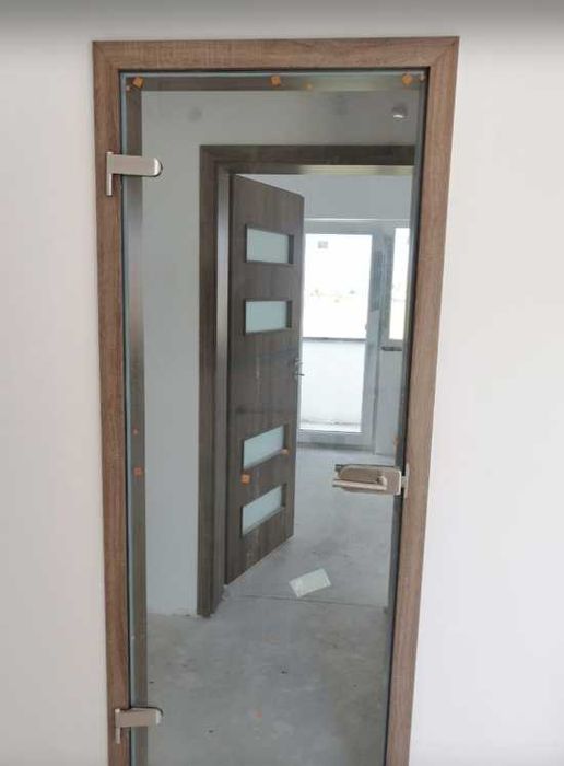 Montaj uși interior, tâmplărie PVC