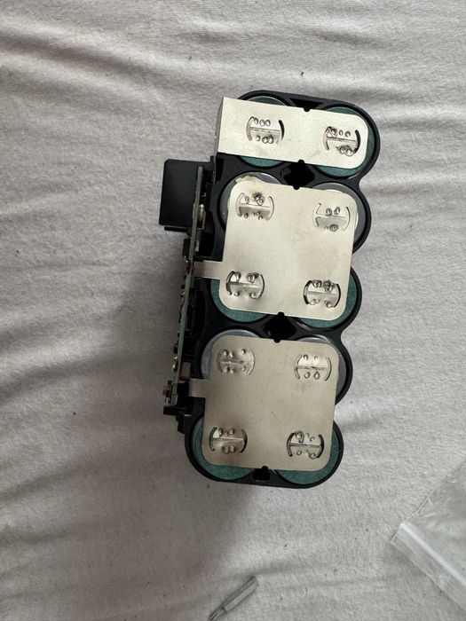 Vand acumulator milwaukee m18 de 10 ah cu celule lg