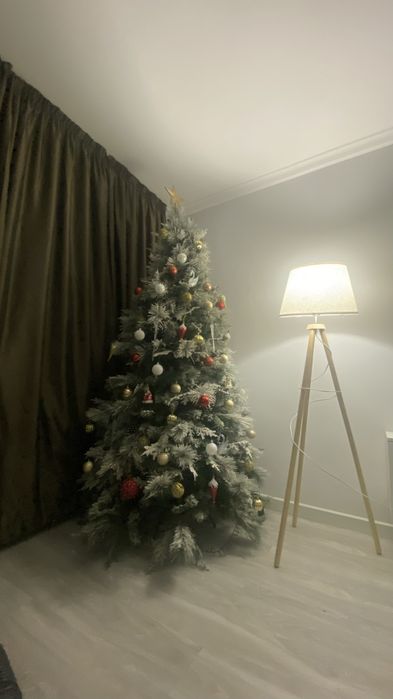 Продаем ёлку с игрушками