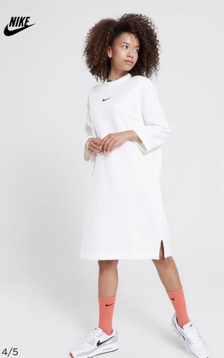 Оригинална бяла рокля NIKE
