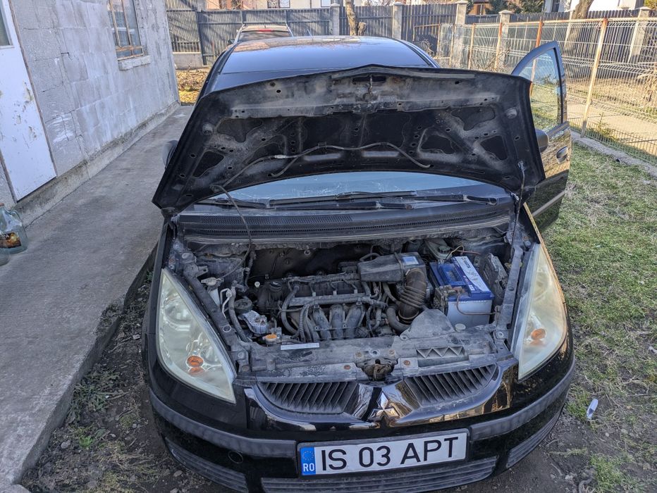 Vând Mitsubishi colt