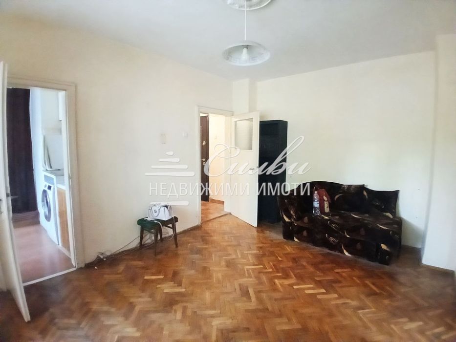 Продава се Двустаен апартамент в Шумен, Военно училище - 50 кв.м за 1581 €/кв.м - Снимка #1