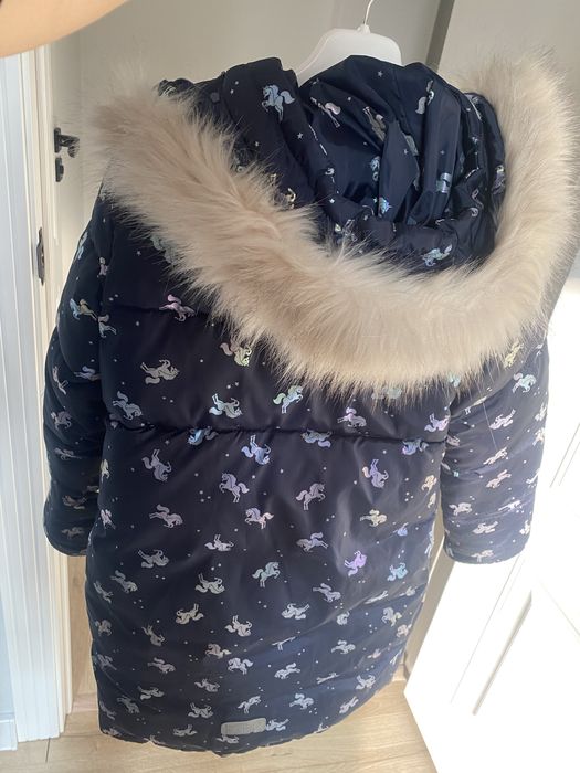 Продам зимнюю куртку для девочки