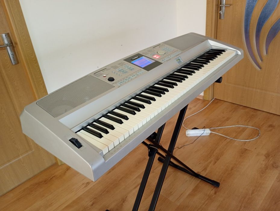 YAMAHA DGX-305 usb card memorie pian digital orga Marghita • OLX.ro