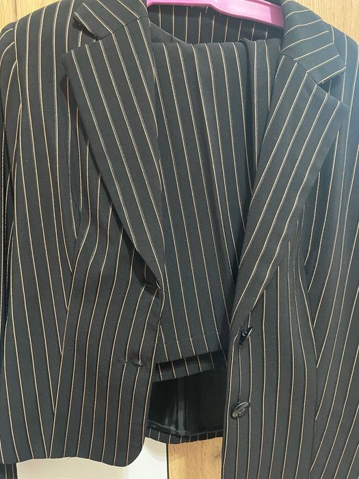 Официален костюм