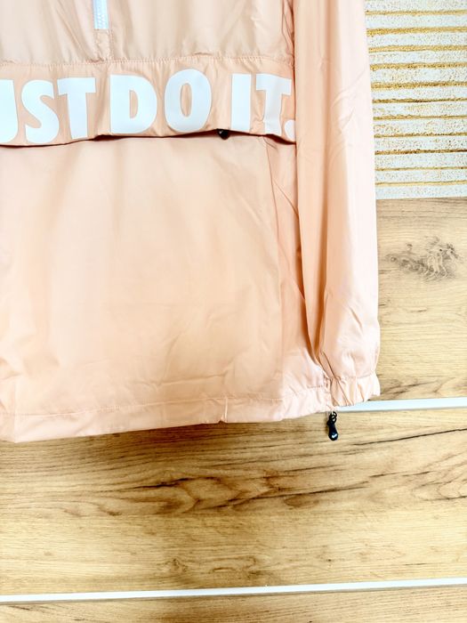 Разкошна много свежа пролетна ежедневна ветровка