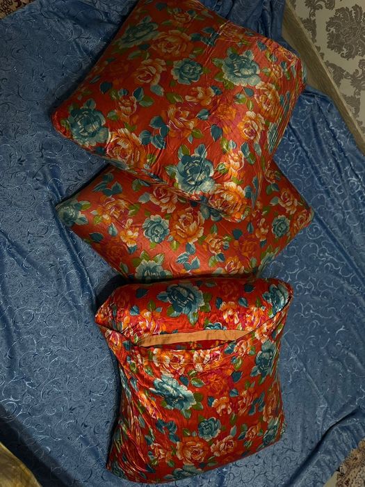 Продам подушки 3 шт