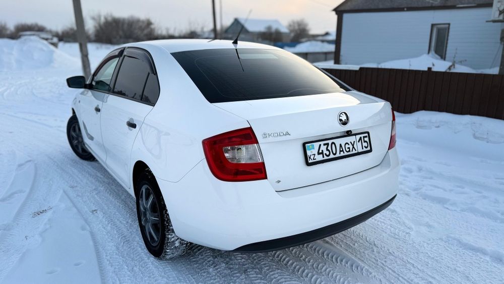 Продам машину  skoda rapid