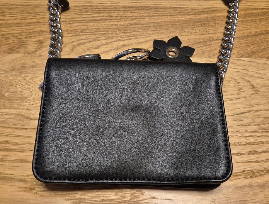 Guess, poseta noua