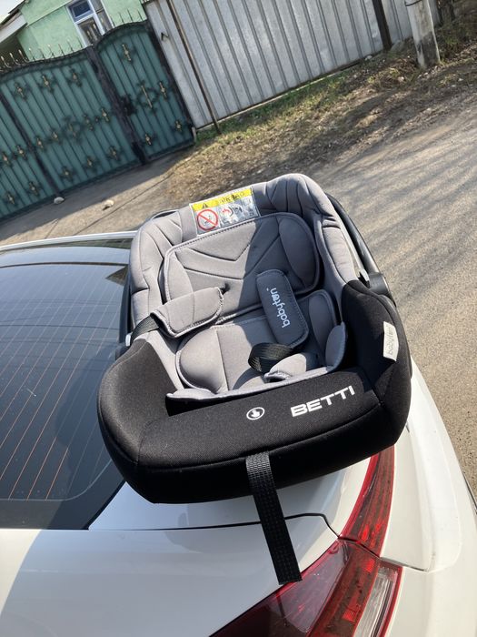 Автокресло от 0-12 месяцев пользаволись пару раз