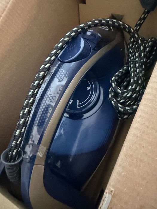 Fier de calcat tefal cu abur nou sigilat.