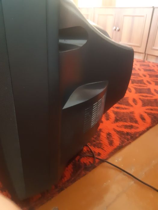 Lg televizor satiladi