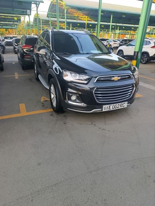 Chevrolet Captiva. 2013 цвет чёрный, состояние отличное.