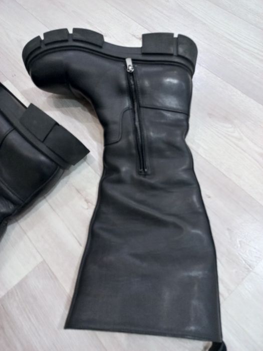 Продается женские сапоги