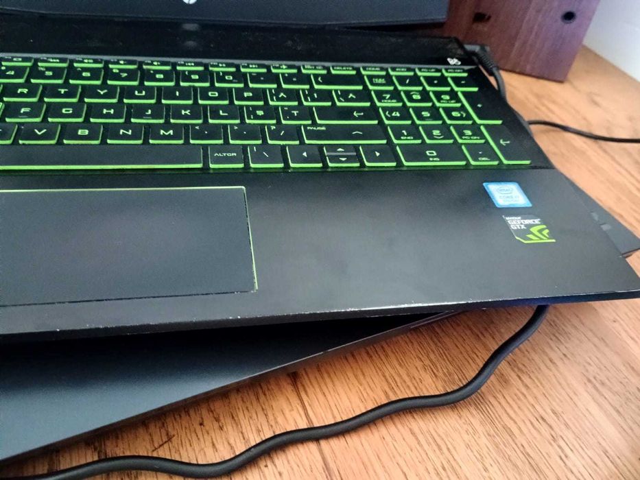 HP  Gaming 15 i7‑8750H, 8GB RAM,GTX 1050 Ti, SSD Samsung 980 Pro 250GB