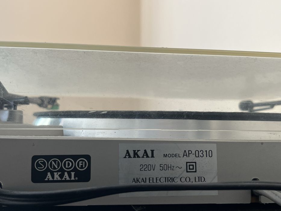 Akai грамофон AP-Q310