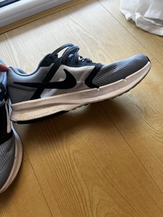 Маратонки Nike номер 42,5