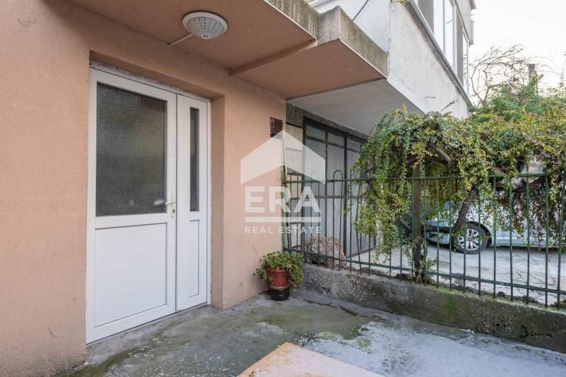 Ексклузивен втори етаж от четириетажна тухлена къща за продажба, с гол