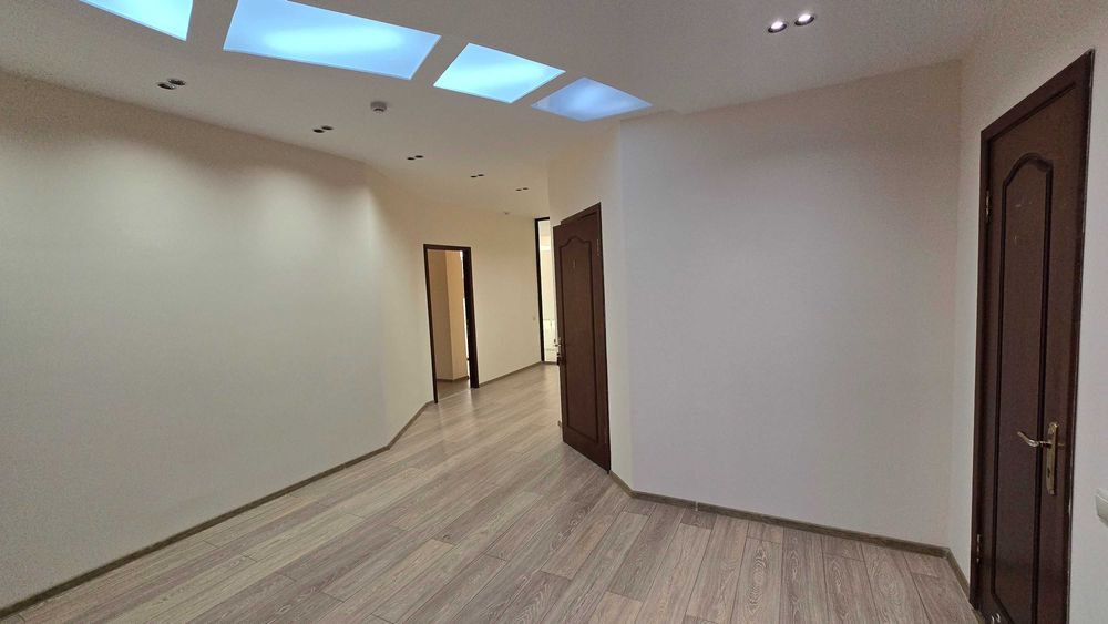 Евро офис в аренду 120кв.м! Бизнес Центр "Grand Trade"!