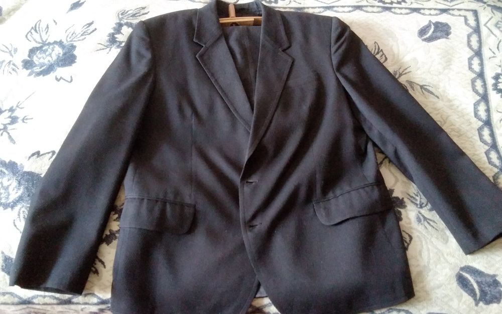 Продам костюм и пальто мужские