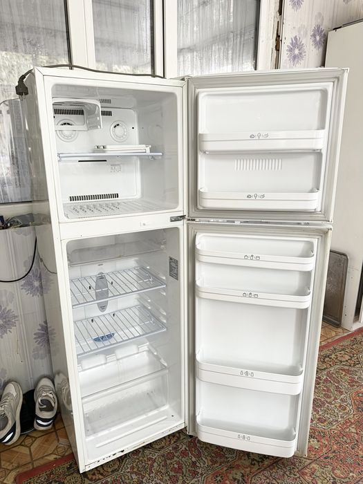 Продам Холодильник LG